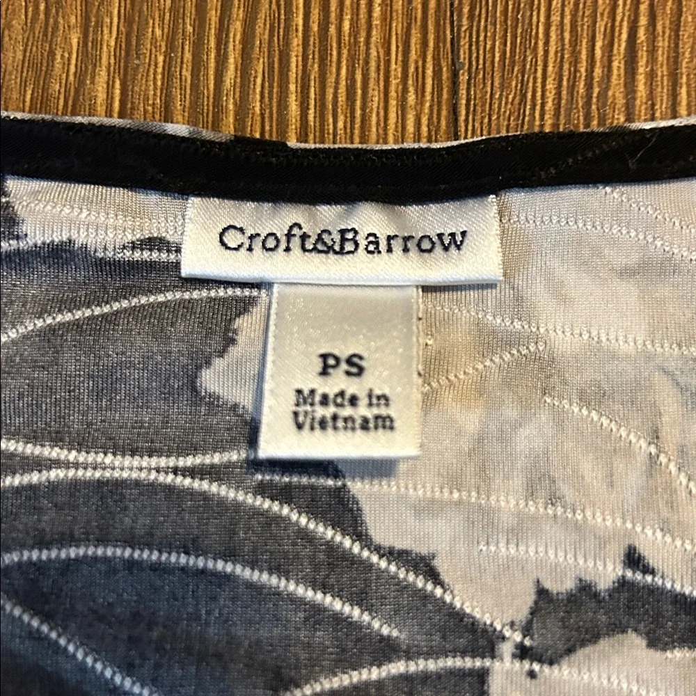 Croft & Barrow Black and Cream Leaf Pattern Top - Picture 2 of 7